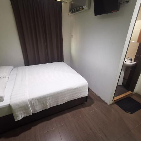 Red Tomato Hotel Labuan Ngoại thất bức ảnh