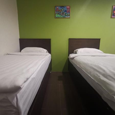 Red Tomato Hotel Labuan Ngoại thất bức ảnh