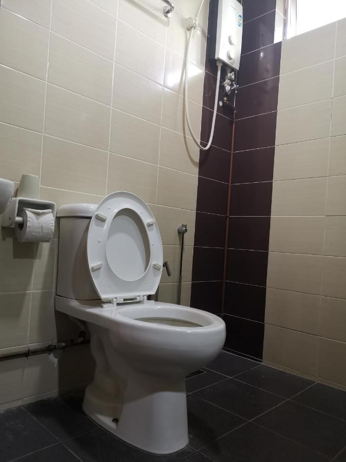 Red Tomato Hotel Labuan Ngoại thất bức ảnh