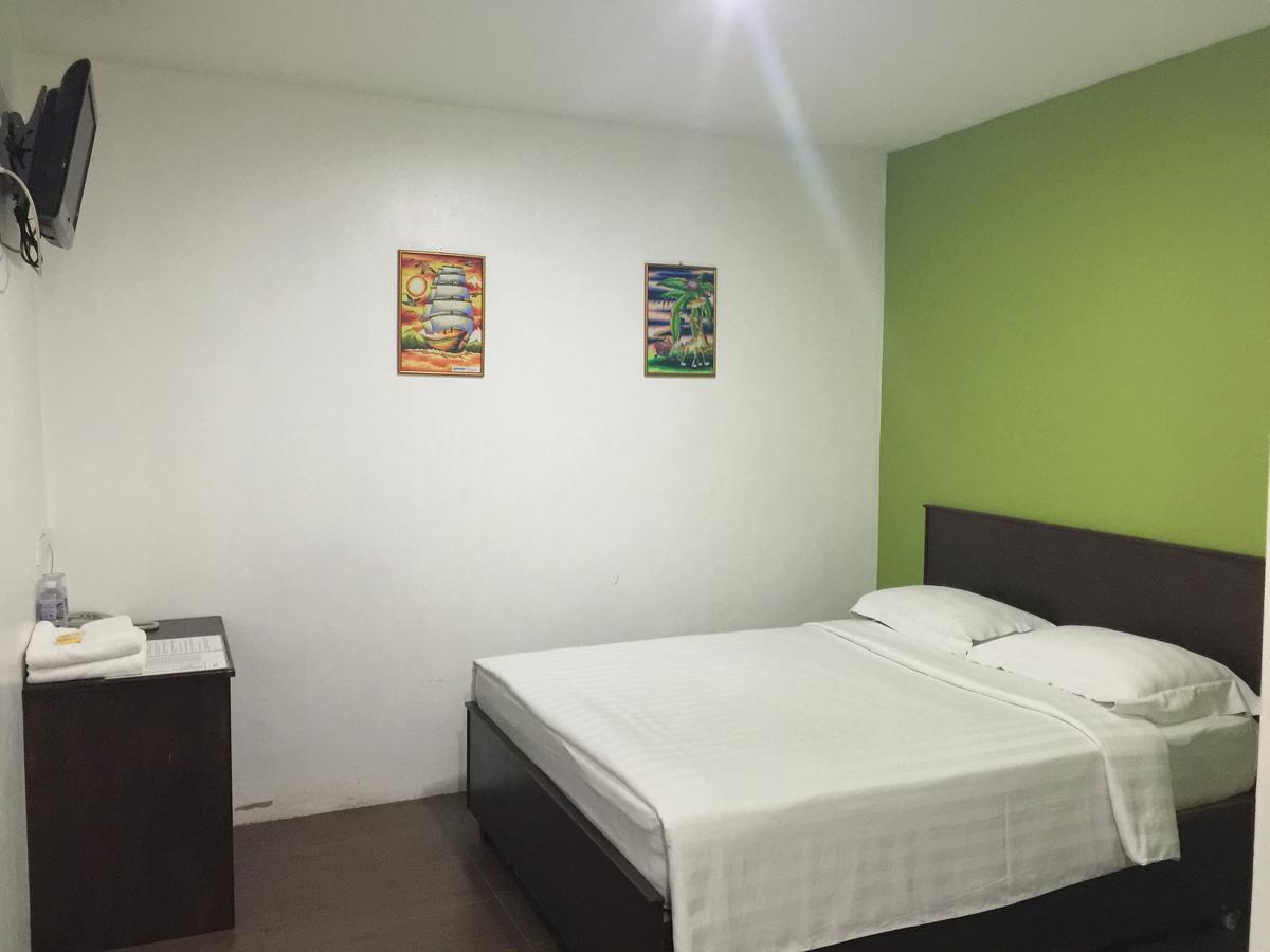 Red Tomato Hotel Labuan Ngoại thất bức ảnh